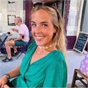 Étudiante pour aide aux devoirs et soutien scolaire à distance